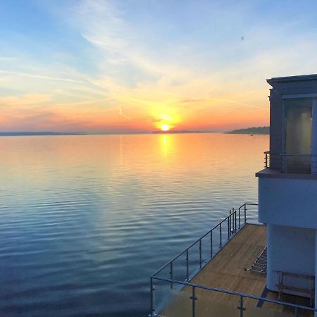 Вілла Schwimmendes Haus Robby II Bitterfeld-Wolfen Екстер'єр фото