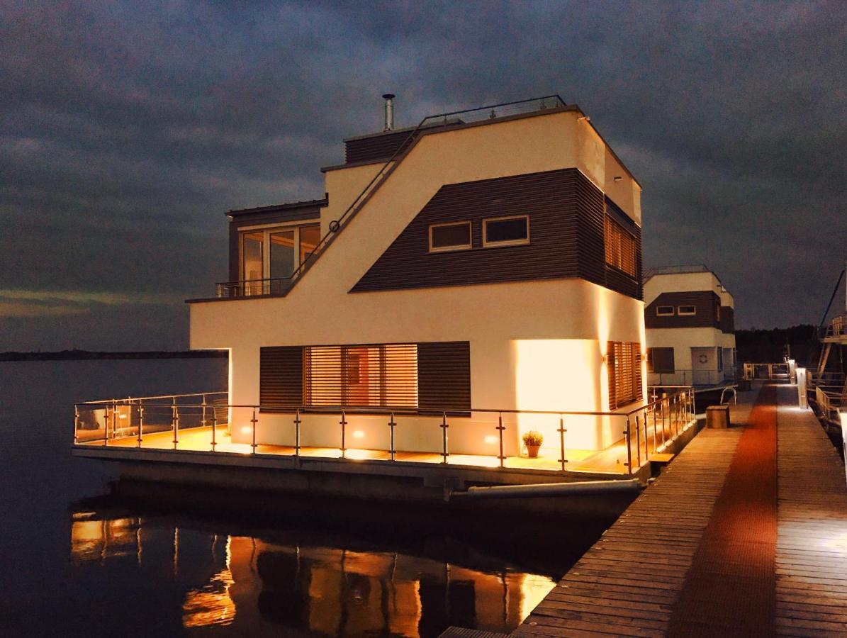 Вілла Schwimmendes Haus Robby II Bitterfeld-Wolfen Екстер'єр фото